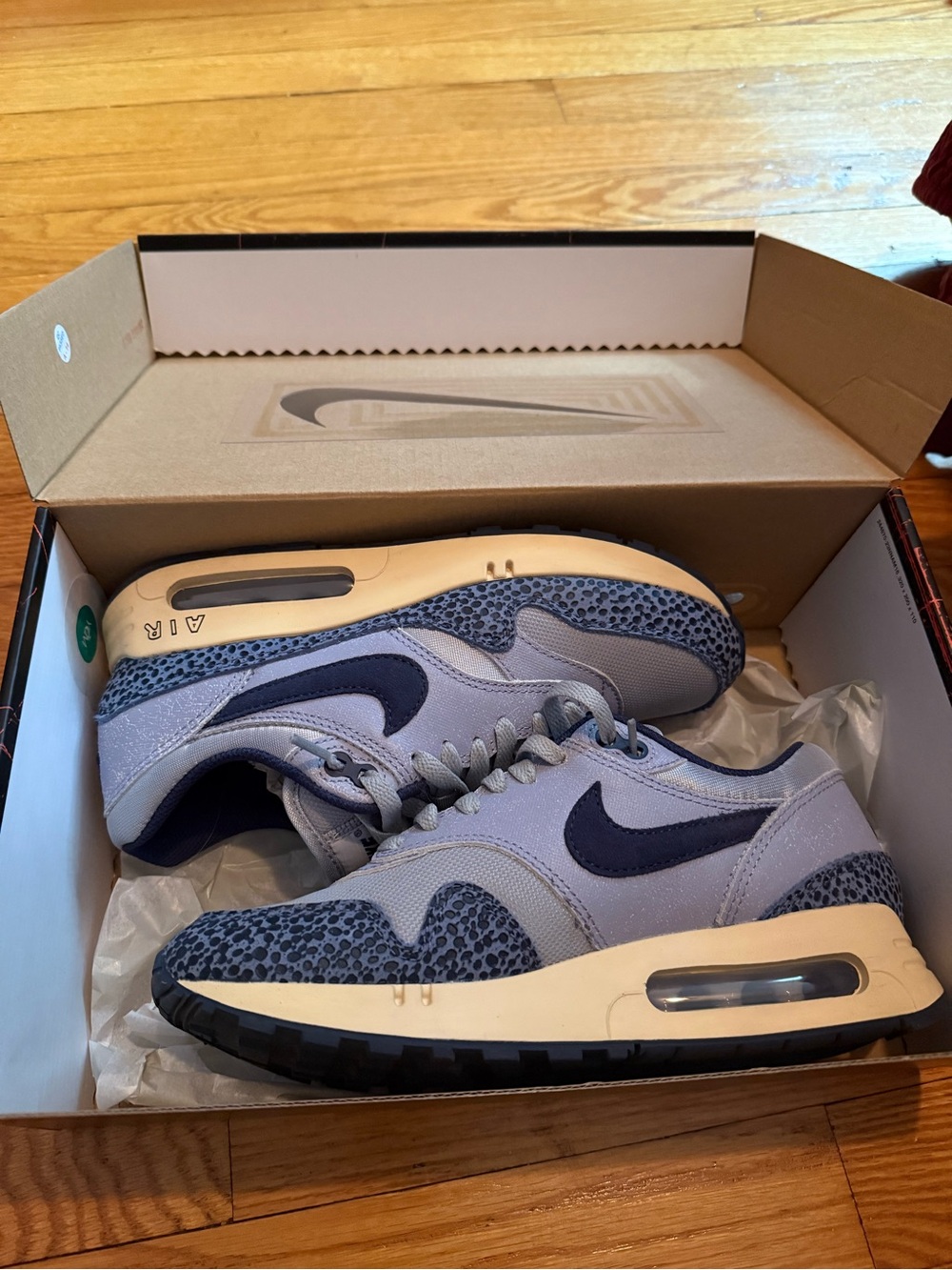 Nike Men’s Low Top Sneakers in Lavender and Navy with Patterned Overlays